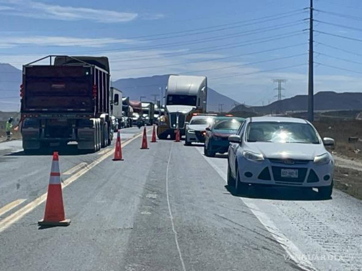 $!El accidente bloqueó la circulación en el Libramiento Norponiente, rumbo a la carretera a Zacatecas.