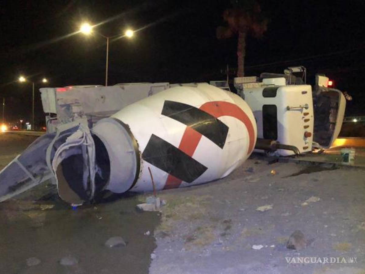 $!El chofer de la unidad fue asegurado por la policía debido a las circunstancias del siniestro.