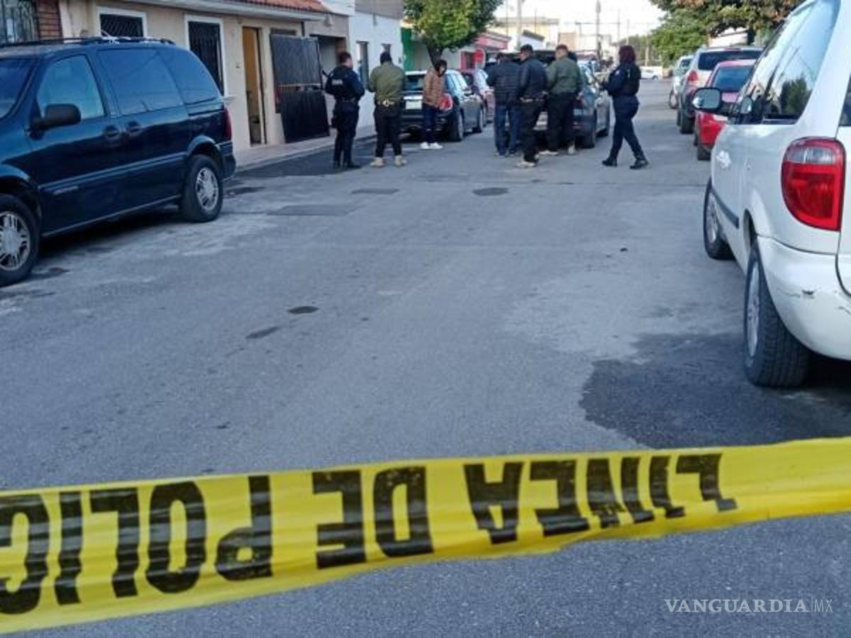 $!Tras ser valorada por paramédicos se confirmó que la mujer ya no contaba con signos de vida, dando aviso a la Fiscalía General del Estado.