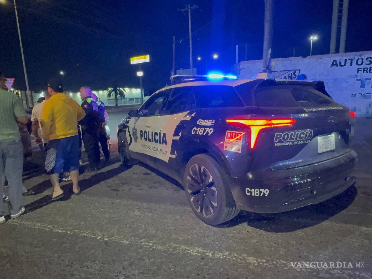 $!El percance provocó afectaciones al tráfico; agentes de Tránsito abanderaron la zona.