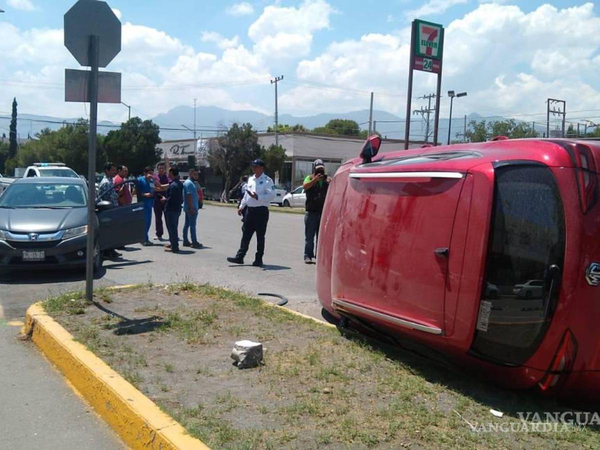 $!El percance fue provocado por una camioneta Lobo, según testigos.