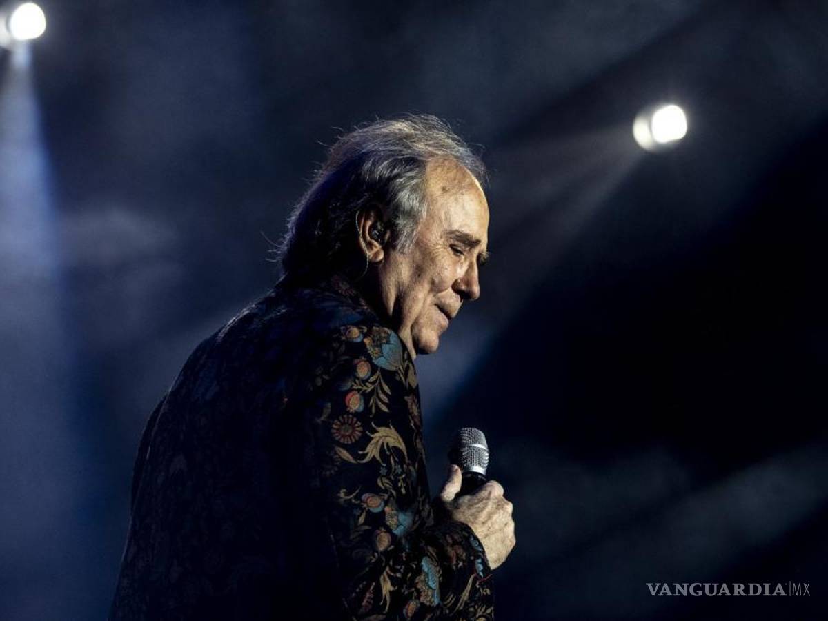 $!El cantautor español tiene más de 50 años de carrera en los que ha cosechado grandes éxitos.