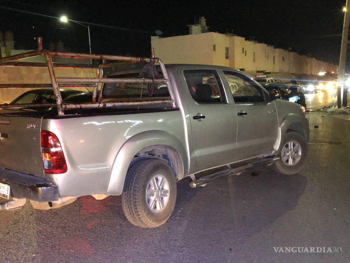 $!La camioneta Toyota sufrió el impacto del auto de Arturo.