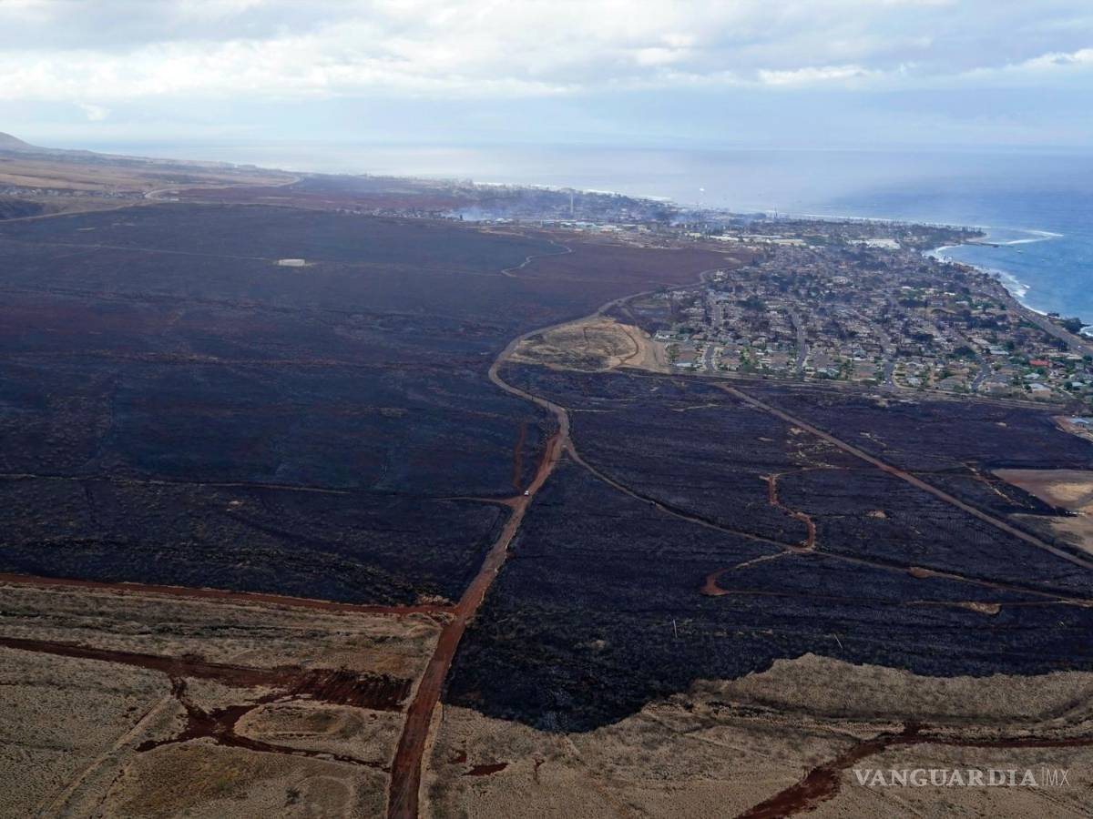 $!La devastación de los incendios forestales se ve fuera de la ciudad de Lahaina, Hawái.