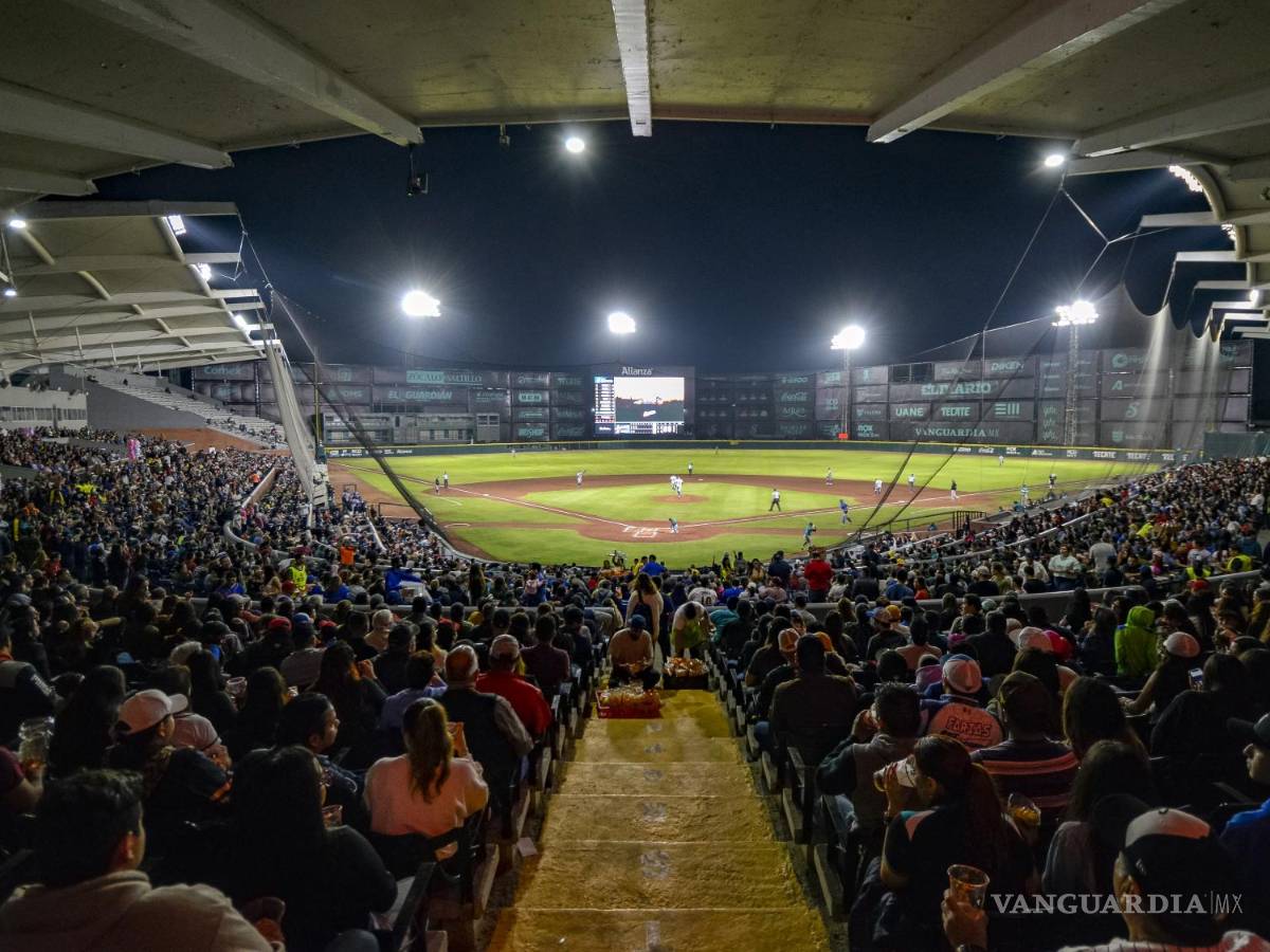 $!8 mil 585 aficionados se reunieron en el Estadio Francisco I. Madero.