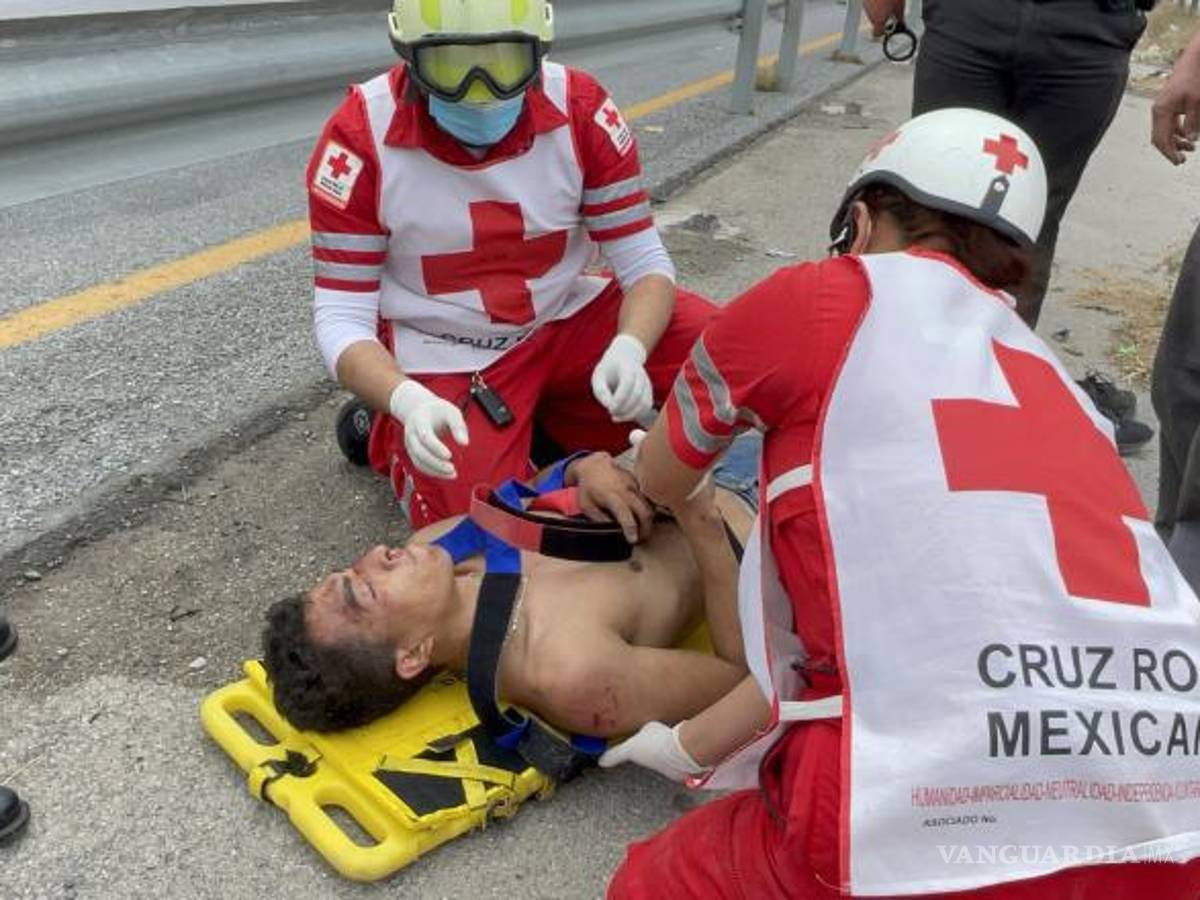 $!Kevin Reyes, de 21 años, fue trasladado al Hospital Universitario tras volcar su vehículo y escapar corriendo bajo los efectos de sustancias prohibidas.