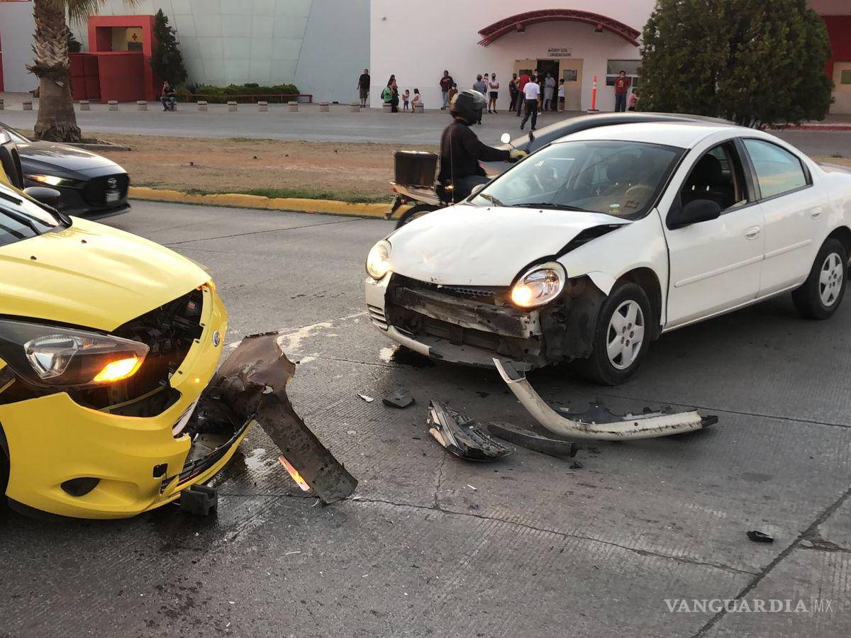 $!Al llegar a su cruce con Carlos Abedrop, según el conductor de nombre Mateo, le cedieron paso, pero solo para pasar el carril de mayor rapidez.