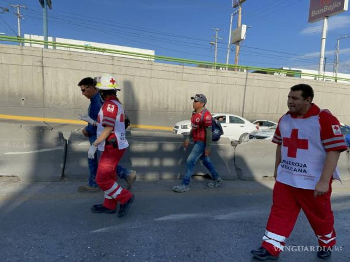 $!En el lugar se presentó una ambulancia de la Cruz Roja, cuyos paramédicos valoraron a los participantes.