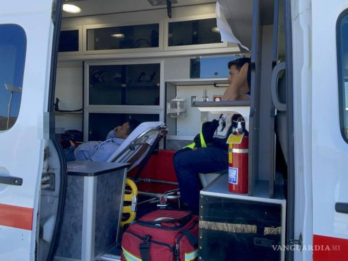 $!El impacto entre un Ford Mustang y una camioneta Toyota Avanza dejó seis personas afectadas, una de ellas en estado crítico.