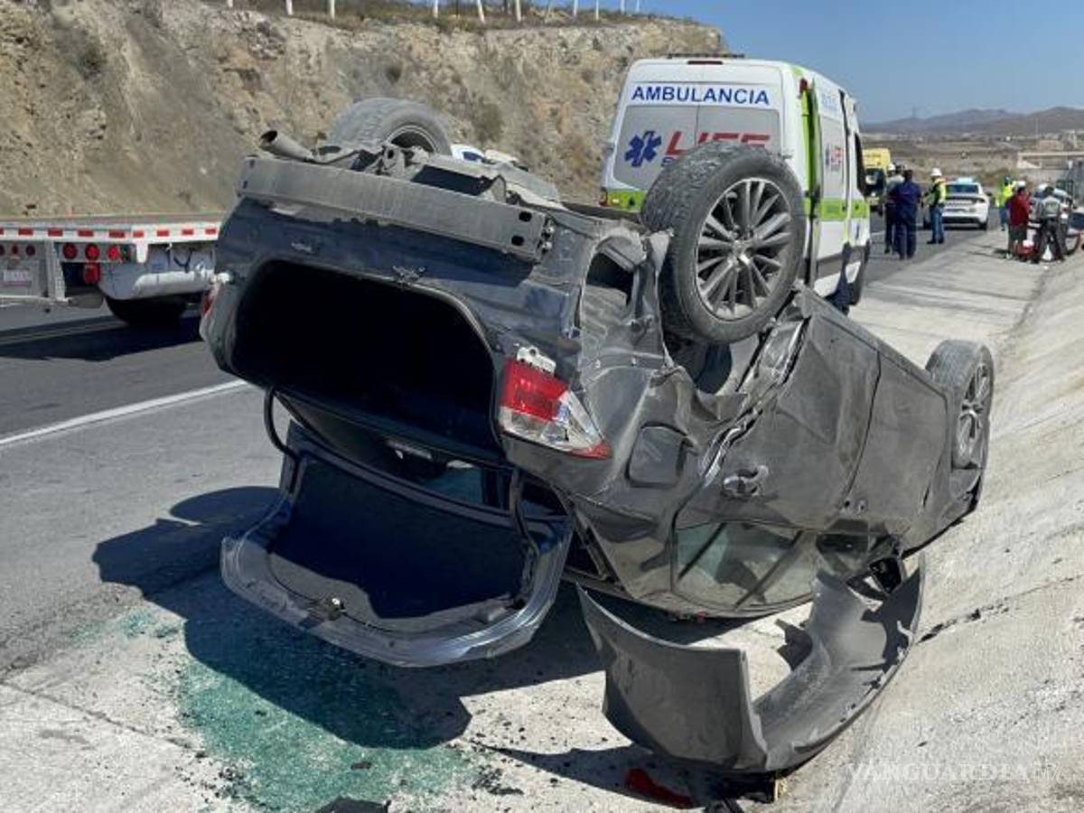 $!El Toyota Corolla con placas de Nuevo León involucrado en el accidente.