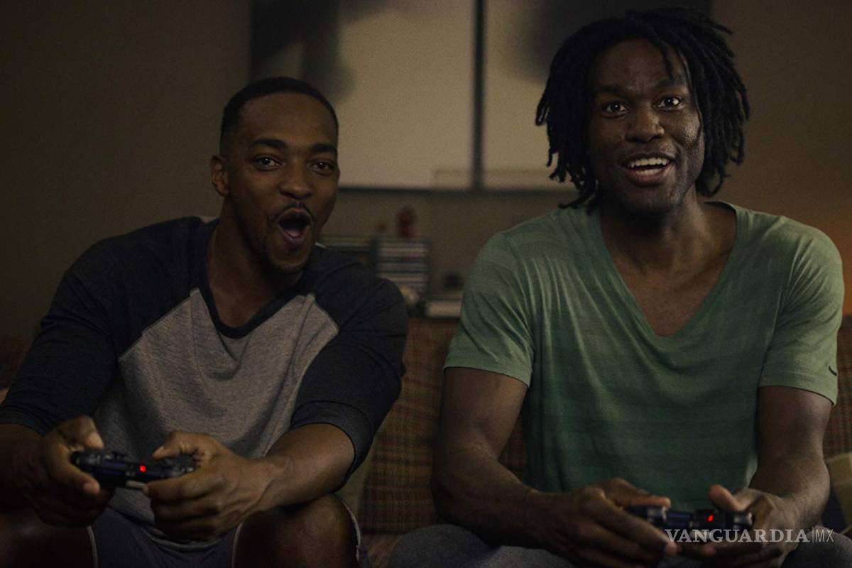 El beso gay en Black Mirror que dio la bienvenida a sus seguidores