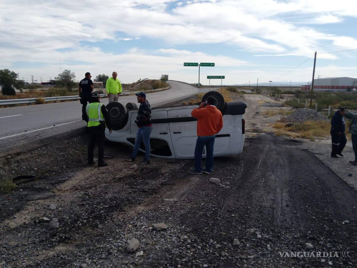 $!Los servicios de emergencia respondieron rápidamente al reporte del accidente en la carretera.