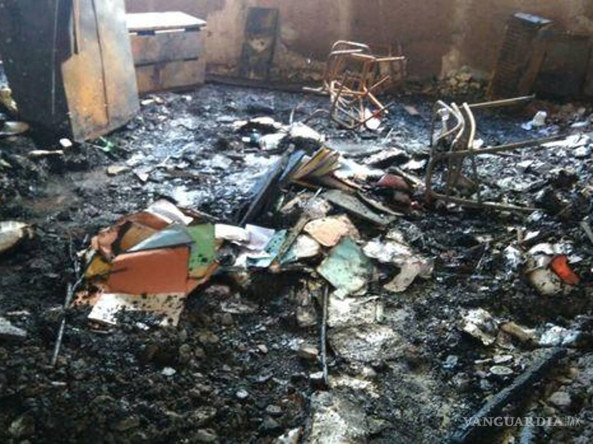 $!Desconocidos prenden fuego a escuela y dejan sin clases a 800 niños en Argentina