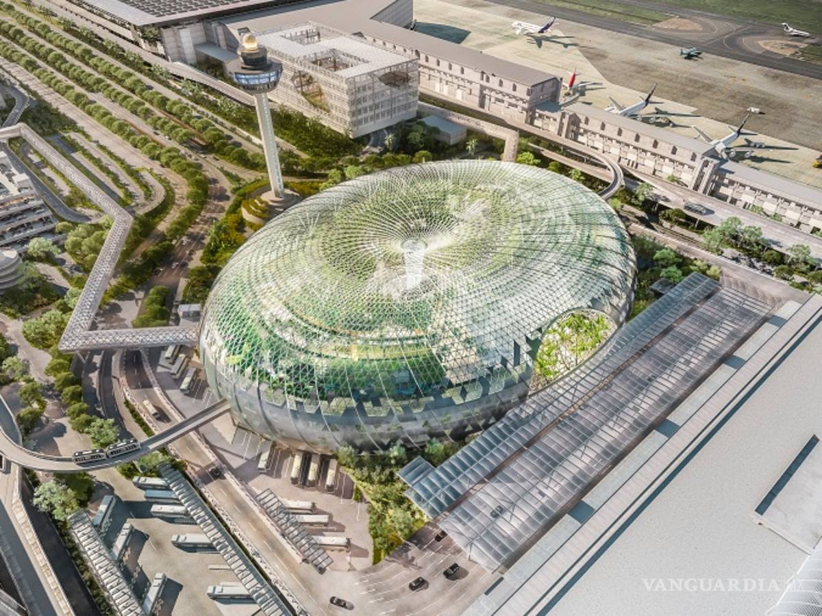 $!Aeropuerto Internacional de Changi en Singapur deja volar… la imaginación, tiene la cascada interior más alta del mundo