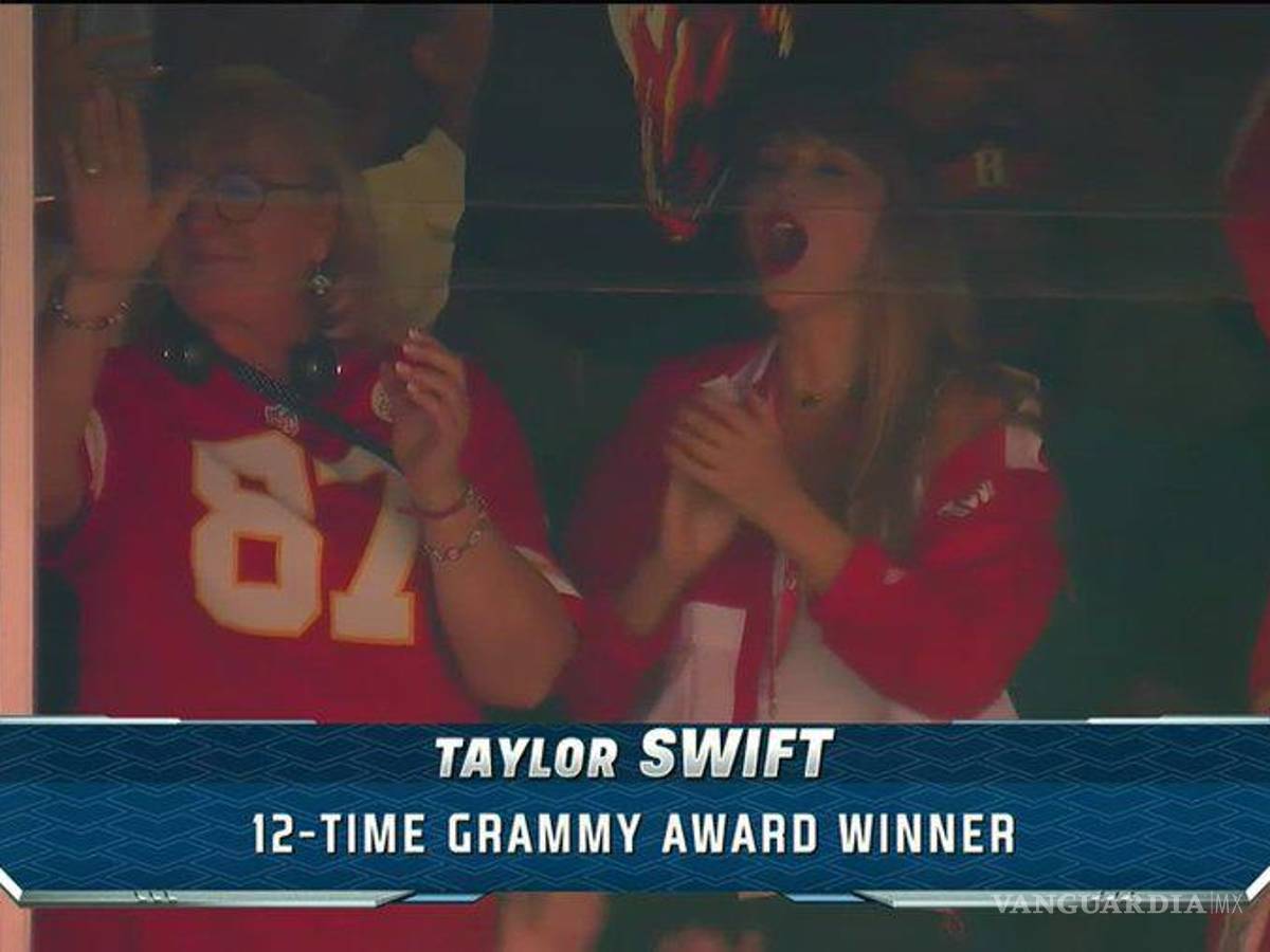 $!Swift se dio cita en el palco de los Chiefs para ver a Kelce jugar ante los Bears.