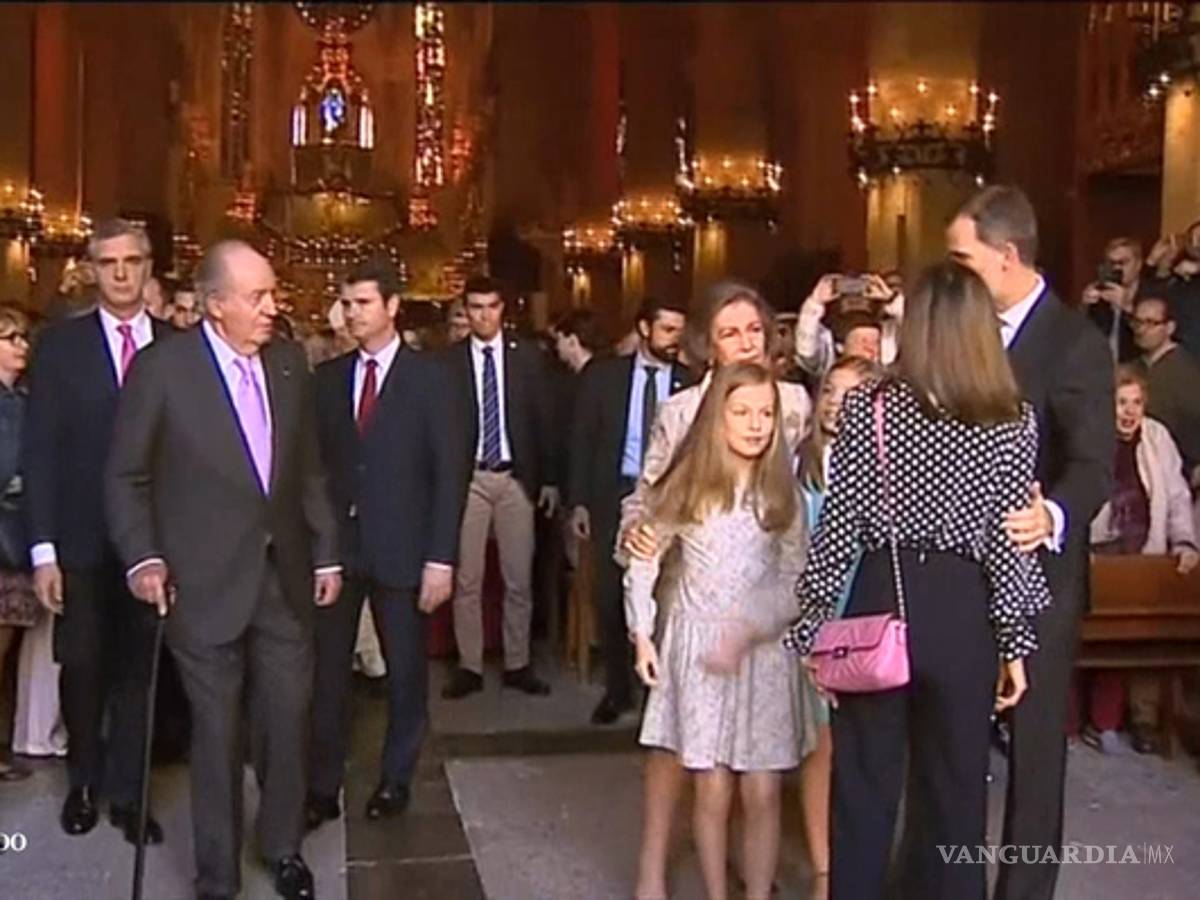 $!La Reina Letizia y Doña Sofía se agarran del chongo en plena iglesia