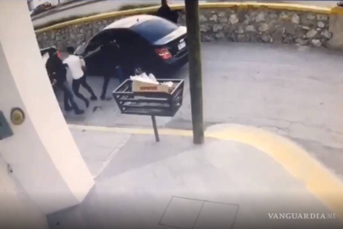 Este es le momento en que un comando armado secuestra a empresario de Torreón (video)