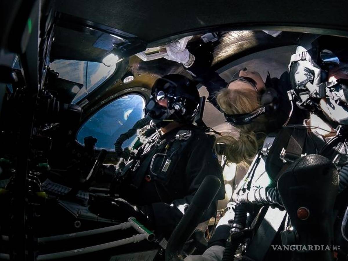 $!Virgin Galactic envía al espacio a primeros "astronautas comerciales"