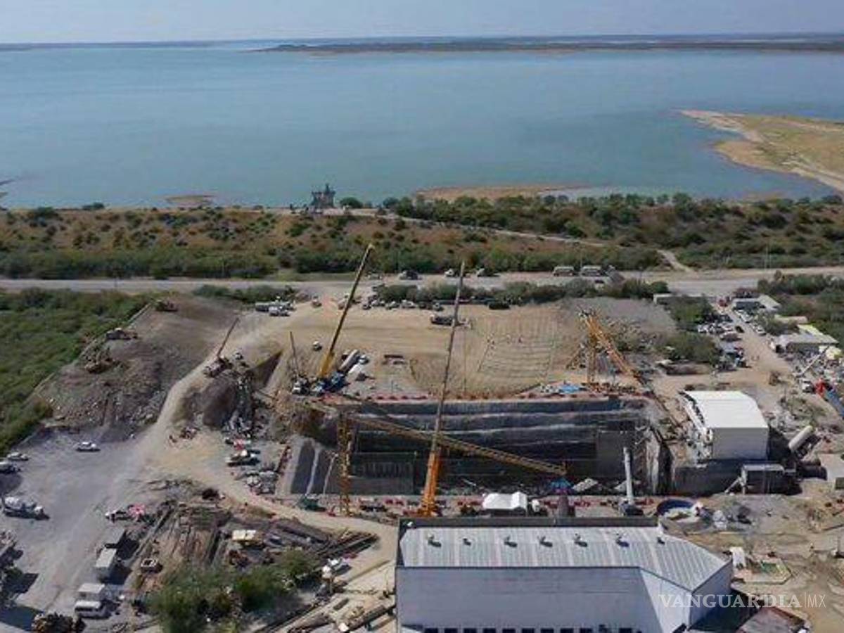 $!Según la nota firmada por Juan Carlos Rodríguez, la obra tiene 3 de 4 cuatro plantas inconclusas y hay tramos de tuberías sin conectar