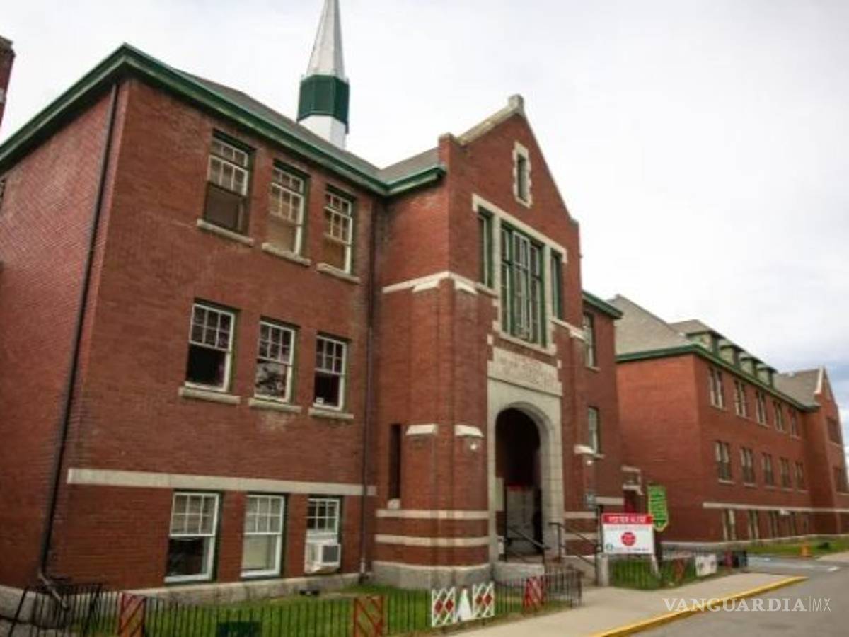 $!Encuentran restos de 215 niños indígenas en una fosa dentro de un internado en Canadá