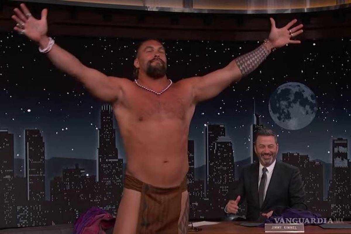 ¡¿Qué qué??! ‘Deleita’ Jason Momoa a sus fans y muestra su cuerpo en programa en vivo