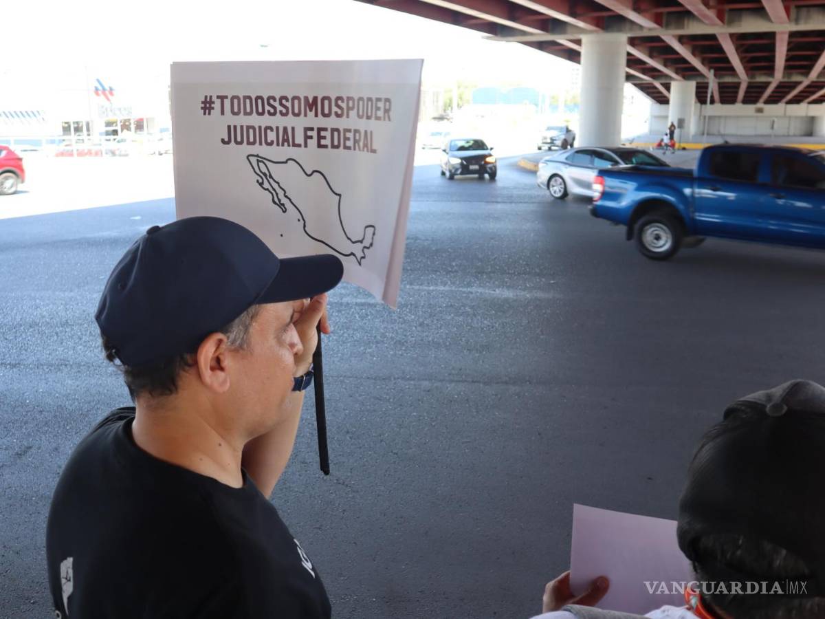 $!Trabajadores del PJF destacan la relevancia de defender la justicia imparcial en el marco de las protestas contra la reforma judicial.
