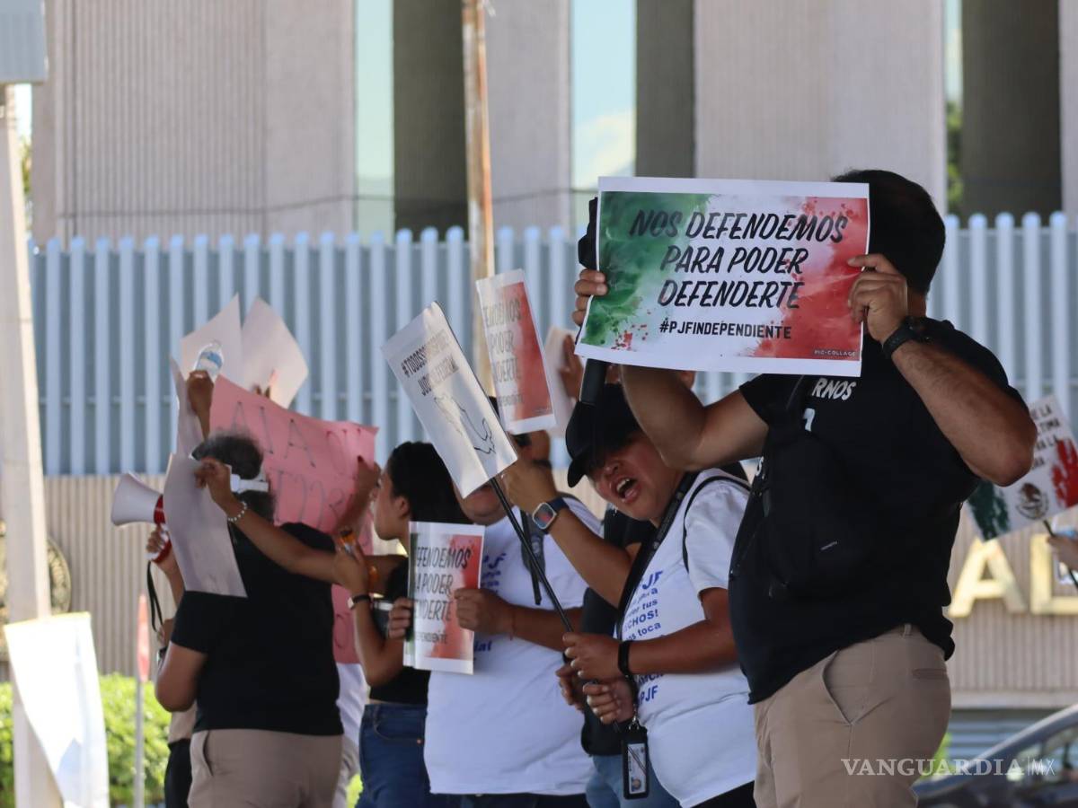 $!Trabajadores del Poder Judicial de la Federación se congregan para defender la independencia judicial ante la propuesta de reforma en Saltillo.