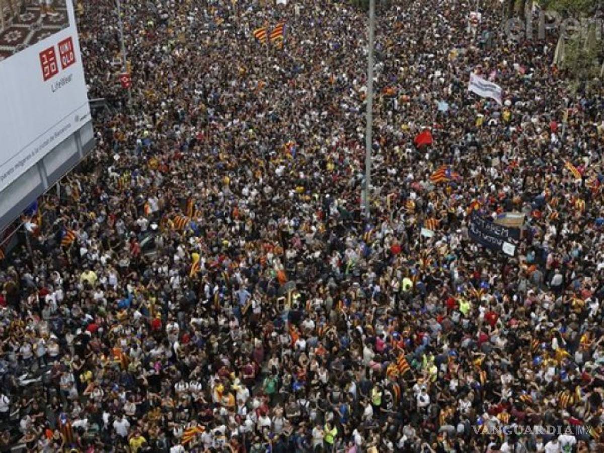 $!Se paraliza Cataluña en repulsa a la represión