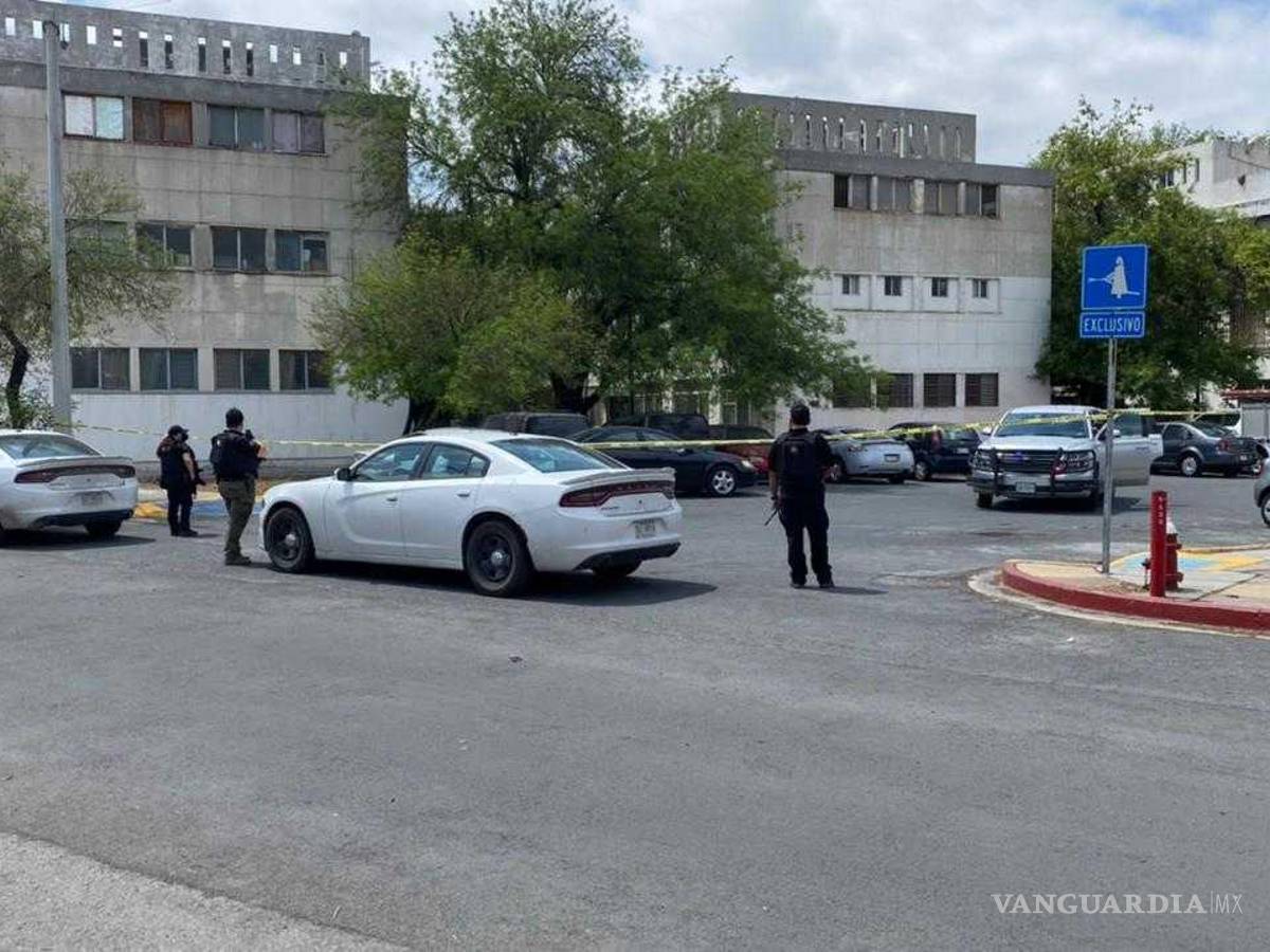 $!El hallazgo de la credencial ocurrió muy cerca del departamento que las Autoridades de la Fiscalía de Justicia habían cateado hace algunos días.