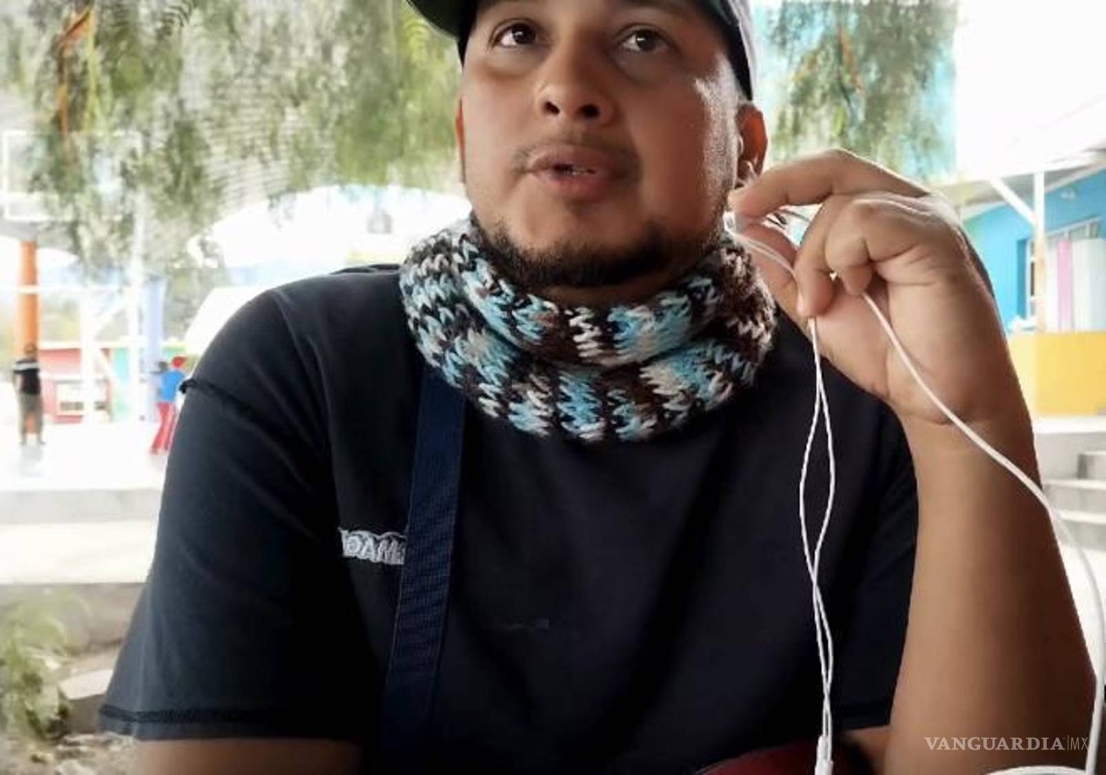 $!Familias, como la de Charlie Ramírez, emprenden largos viajes huyendo de crisis en sus países, enfrentando peligros y extorsiones en el camino.