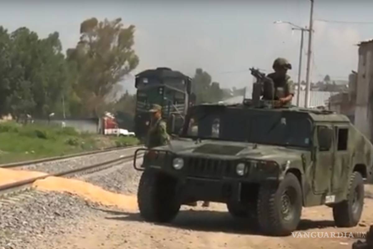 Intentan saquear tren en Puebla