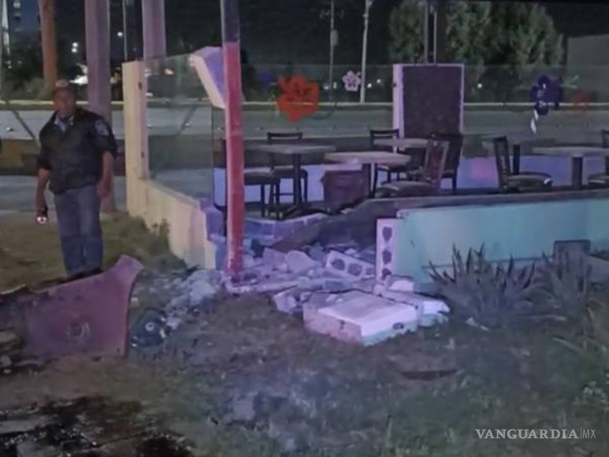 $!Restos de la barda derribada y escombros quedaron sobre parte del mobiliario del establecimiento.