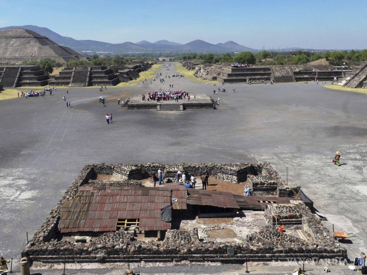 $!Investigadores del INAH reportaron el descubrimiento de restos arqueológicos en la zona de la Plaza de la Luna, sitito Pirámides de Teotihuacán.