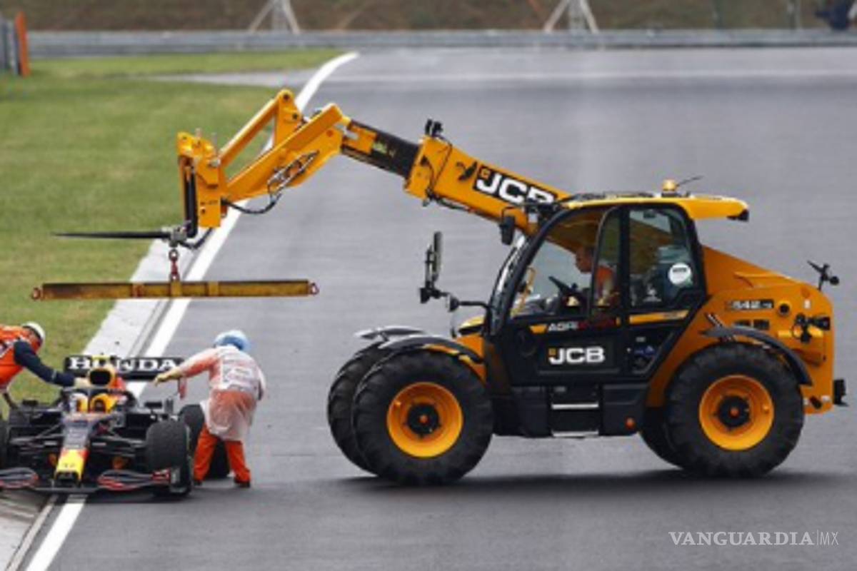 Accidente deja fuera del GP de Hungría a 'Checo' Pérez