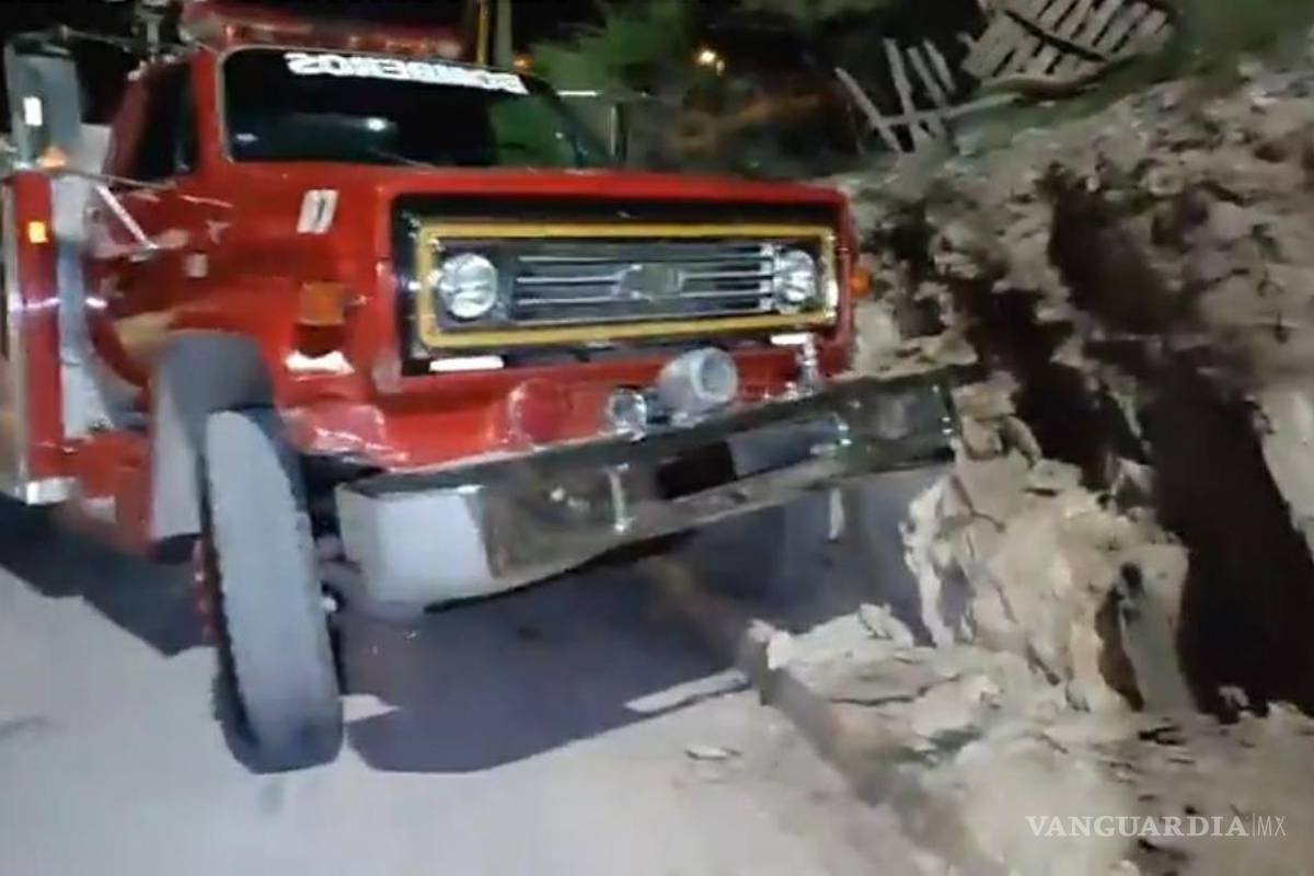 Ahora el camión de Bomberos de Parras se estampa contra un cerro; hace un mes chocó contra una casa