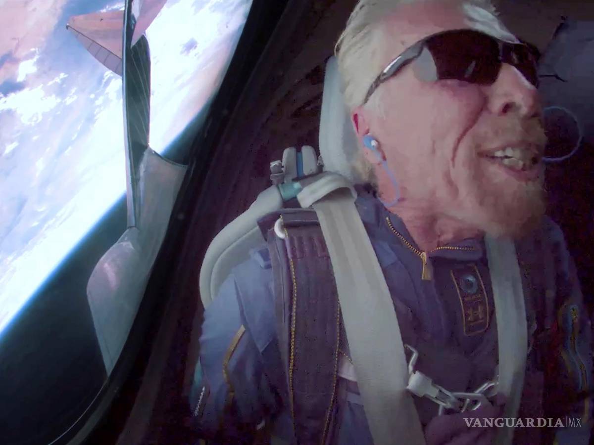 $!Richard Branson finalmente cumple su sueño y llega al espacio en su propio avión