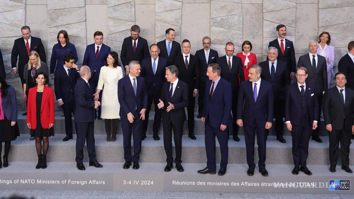 $!Los ministros de Asuntos Exteriores posan durante una reunión de ministros de Asuntos Exteriores de la Organización del Tratado del Atlántico Norte en Bruselas.