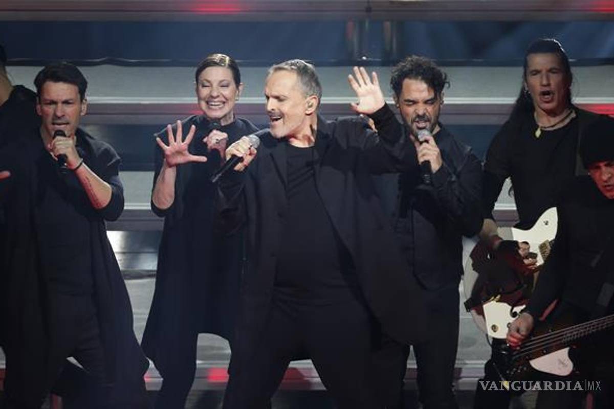 Miguel Bosé canta en Ciudad de México por la paz y contra los muros