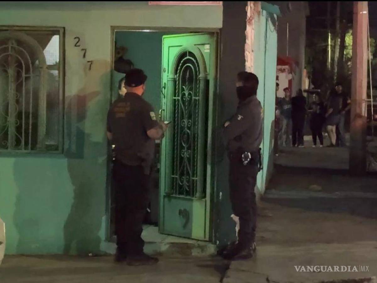 $!Autoridades localizaron indicios de violencia en la segunda planta del domicilio.