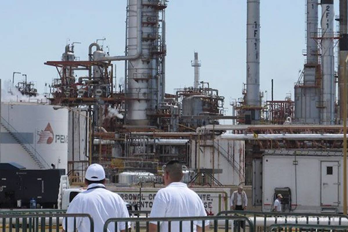 Refuerzan militares seguridad de refinería en Salamanca