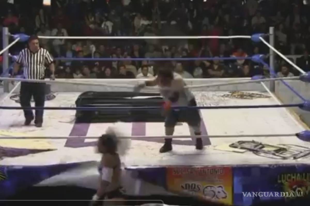 El impactante tabicazo en la cabeza a un luchador en México