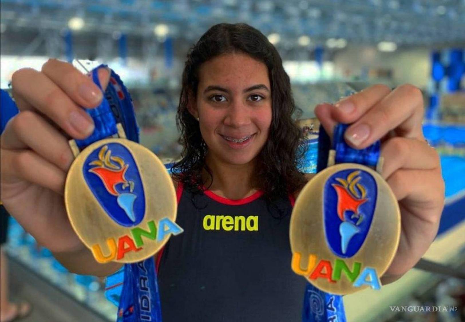 $!Emily Santos sonríe tras imponer un nuevo récord nacional en los 100m pecho femeninos.