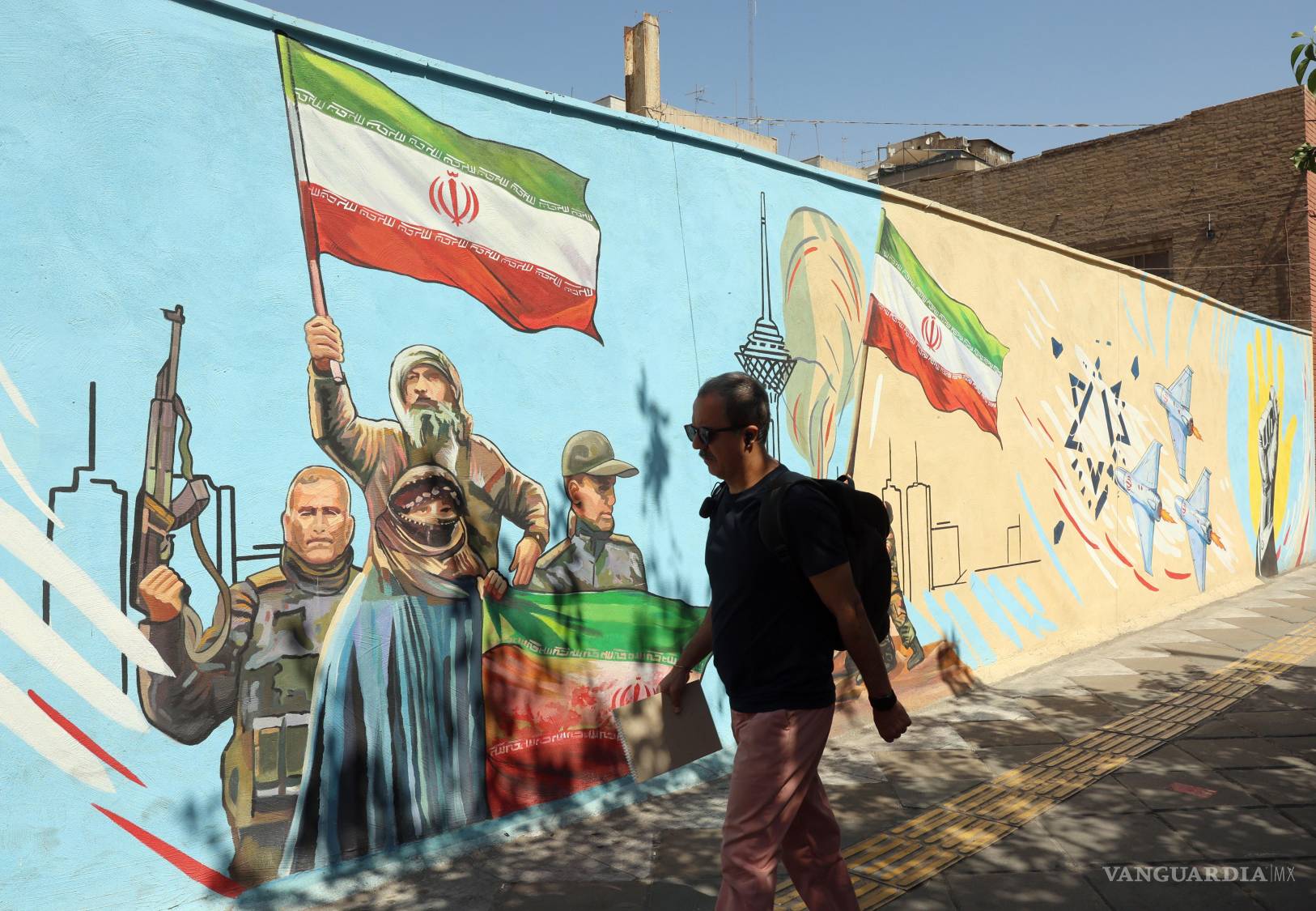 $!Según el Comando Central de Estados Unidos, las fuerzas estadounidenses interceptaron varios misiles balísticos y drones iraníes y llevaron a cabo ataques de autodefensa en la isla de Qeshm en respuesta a los intentos de ataque de Irán en todo Oriente Medio contra bases militares estadounidenses.
