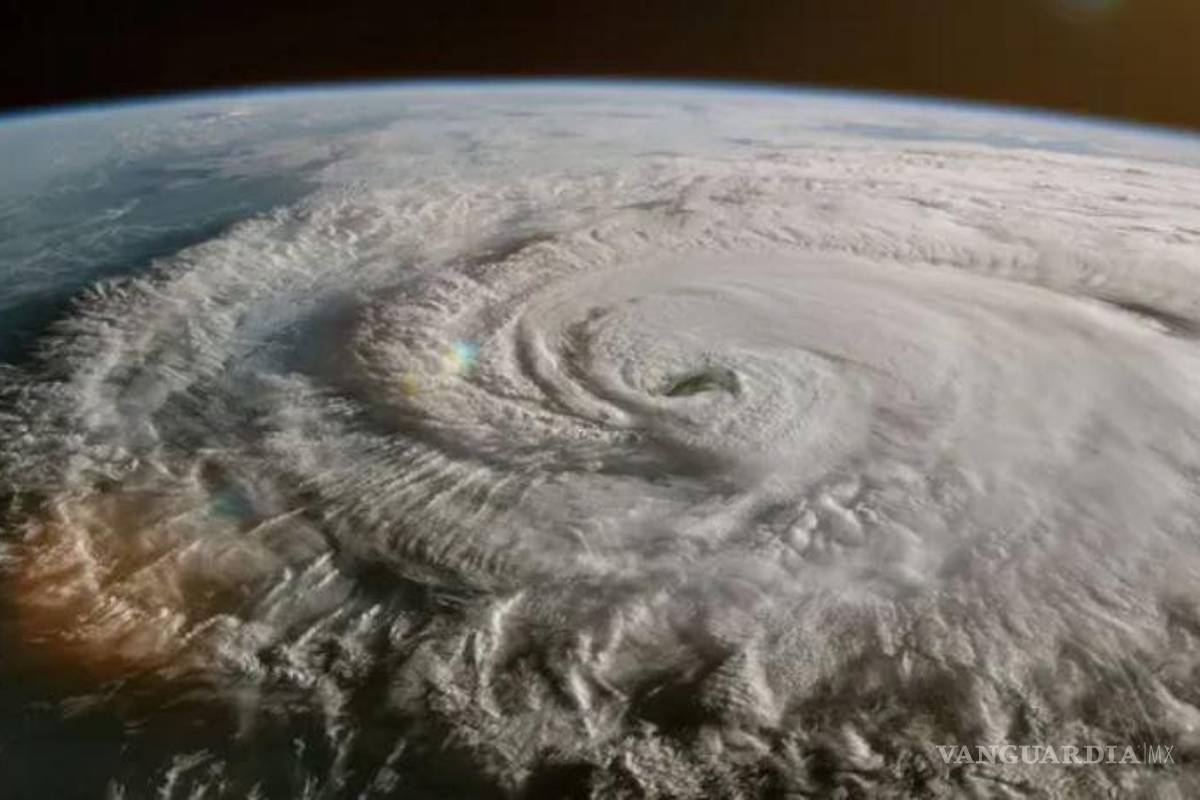 Ciclones amenazan a México... Perturbaciones 94-E y 95-E podrían convertirse en tormentas Lester y Madeline; golpearán a estos estados