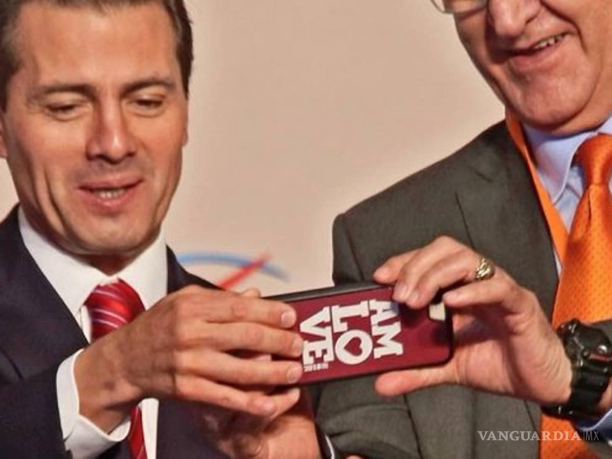 $!"Al natural": AMLO maneja sus redes sociales sin 'Robots' mientras Peña Nieto tenía su propio 'ciber ejército'