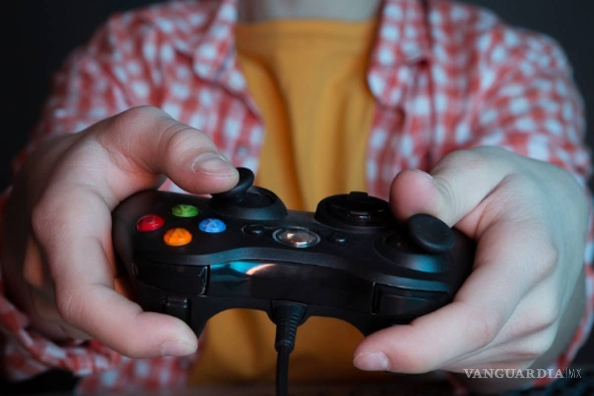 Videojuegos hacen menos productivos a los jóvenes, afirma estudio