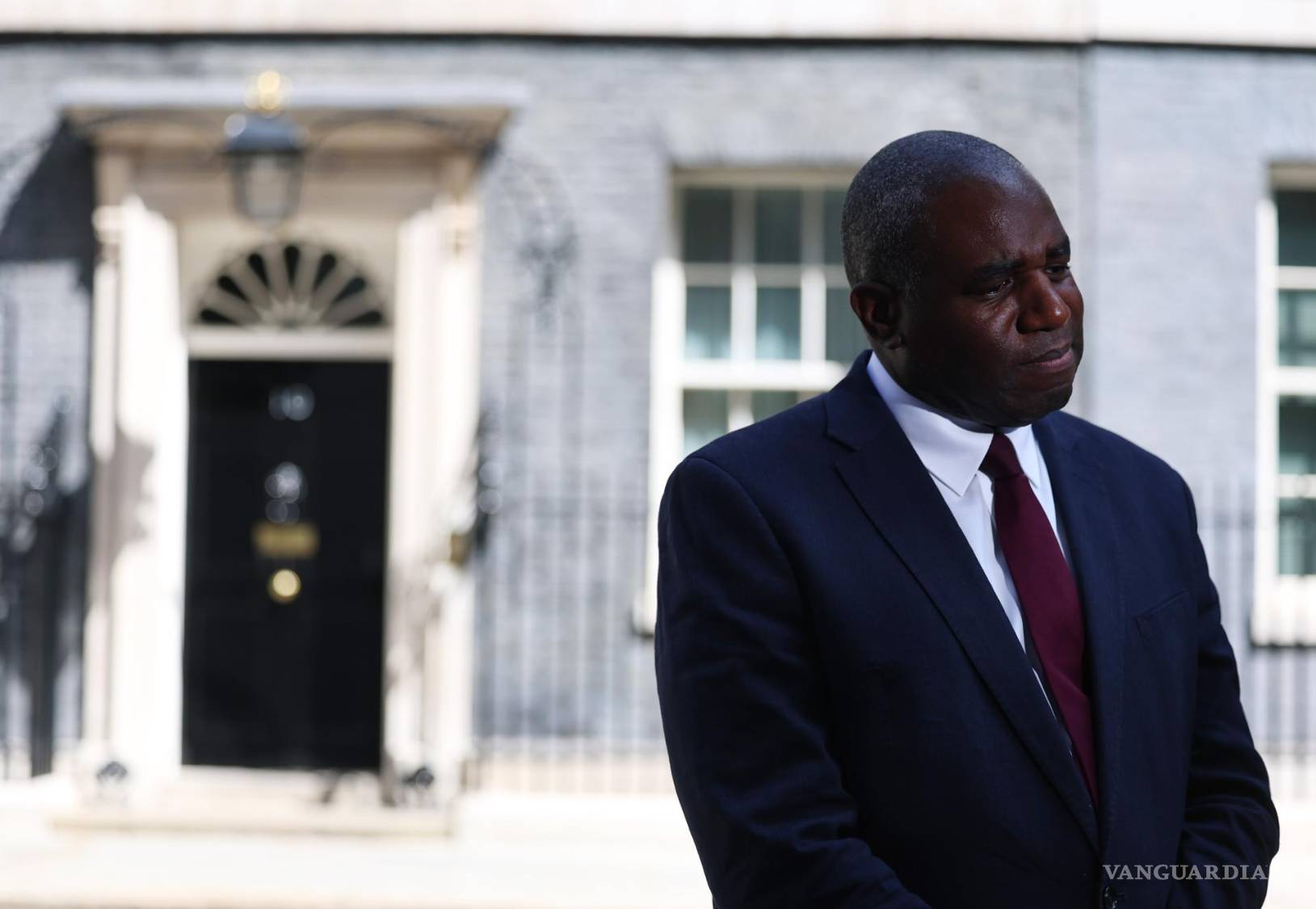 $!El viceprimer ministro David Lammy habla con los medios de comunicación tras la dimisión del primer ministro británico Keir Starmer en Downing Street, Londres.