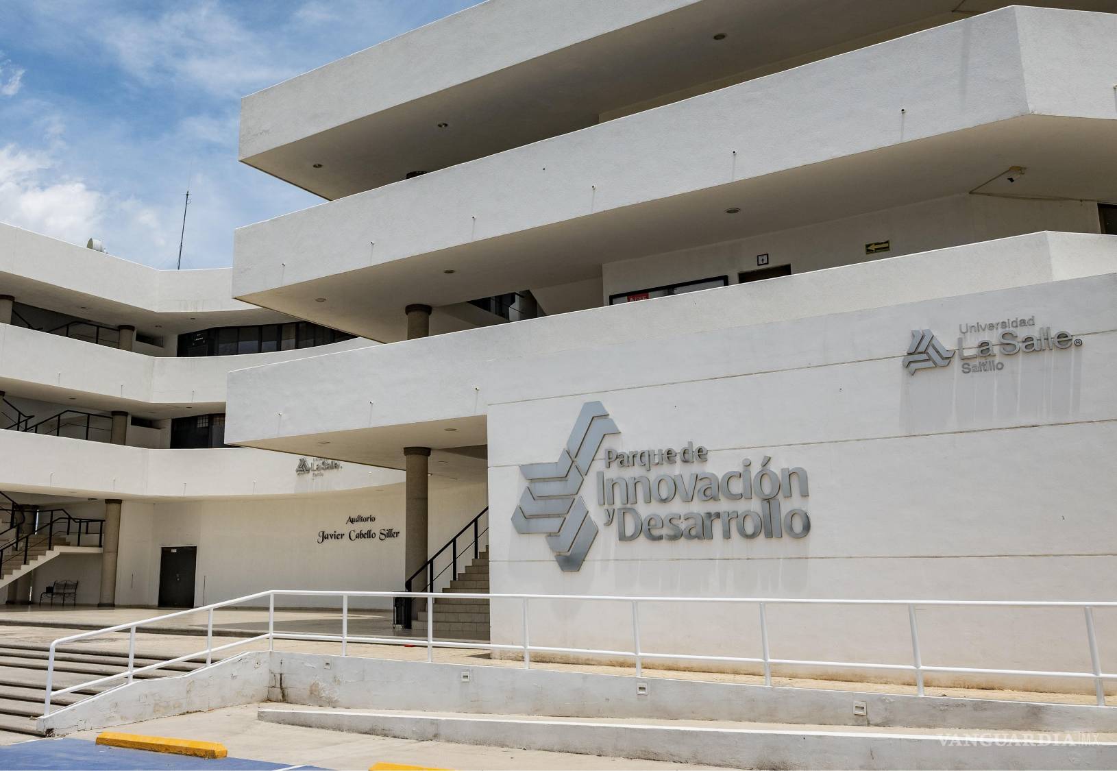 $!En el Parque de Innovación y Desarrollo, alumnos de distintas carreras colaboran en proyectos interdisciplinarios que fortalecen la investigación, el diseño y la experimentación tecnológica. FOTO: OMAR SAUCEDO