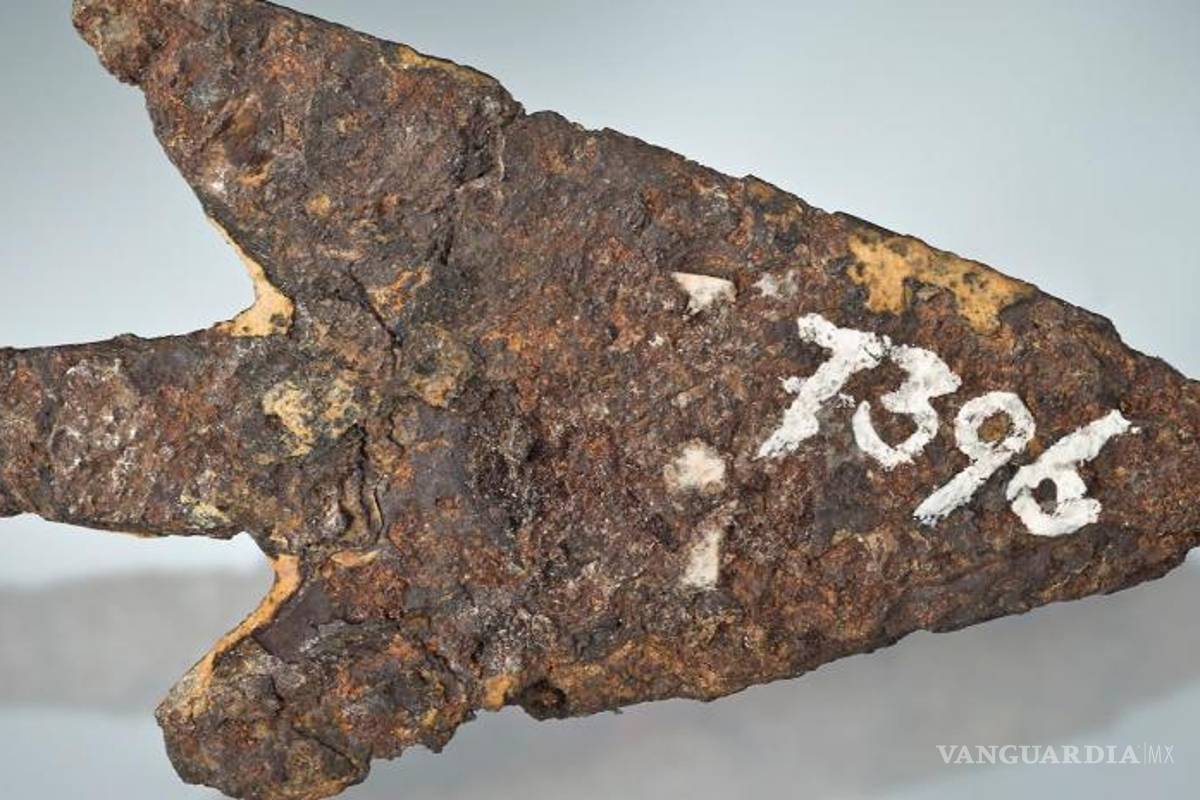 Encuentran una antigua punta de flecha fabricada con metal extraterrestre