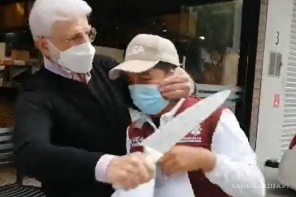 Presunto restaurantero amaga con cuchillo a funcionario del INVEA; Fiscalía de CDMX investiga